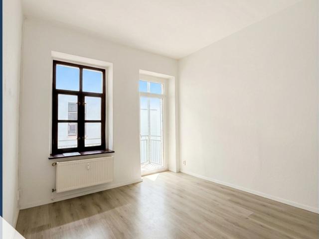 Renovierte 4 Zimmer Wohnung mit EBK, Balkon & renoviertem Bad, Perfekt für Studenten oder Familien!