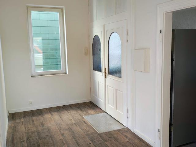 Renovierte 4 Zimmer Wohnung mit Einbauküche, 120qm