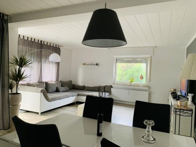 Renovierte 4 Zimmer Wohnung mit SW Balkon,2 kernsanierten Bädern und 1Garage in Ratingen Hösel