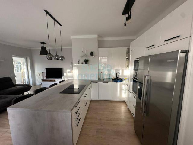 Renovierte 4 Zimmerwohnung mit ca. 233 m² Eigengarten und zwei Stellplätzen – Nähe Haid Center
