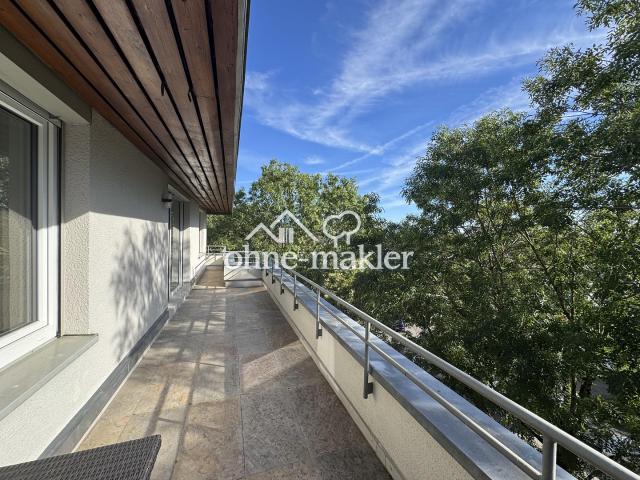 Renovierte 4 ZKB mit Terrasse und Balkon ins Grüne, EBK, 2 Stellplätze – bezugsfrei, provisionsfrei