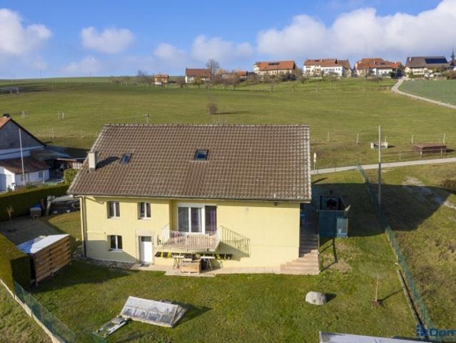 Renovierte 5.5 Zimmer Ferienwohnung im Herzen der Natur