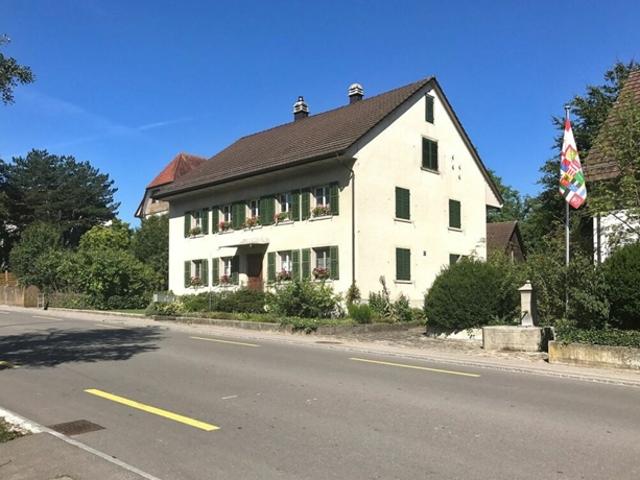 Renovierte 6 Zimmerwohnung mit viel Charme und privatem Garten!
