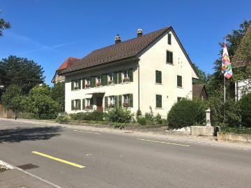 Renovierte 6 Zimmerwohnung mit viel Charme und privatem Garten!