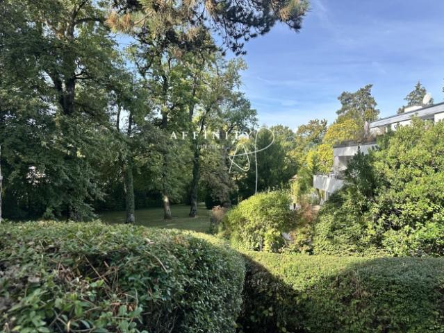 RENOVIERTE 7 ZIMMER DUPLEX WOHNUNG MIT PRIVATEM GARTEN