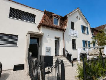 Renoviertes 4.5 Zimmer Haus mit Sitzplatz und Keller Ideal für Singles, Paare oder kleine Familien