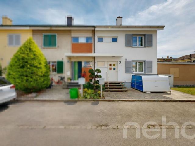 Renoviertes 4.5 Zimmer Reiheneckhaus an familienfreundlicher Lage