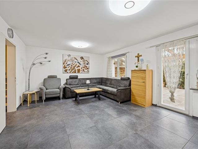 Renoviertes 5.5 Zimmer Reihenhaus mit 166 m² Gesamtfläche & grosser Terrasse