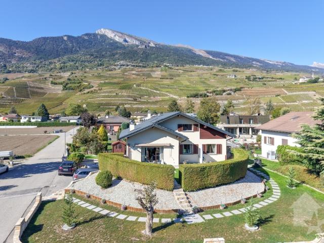 Renoviertes 7,5 Zimmer Dorfhaus, großer Garten und Terrassen