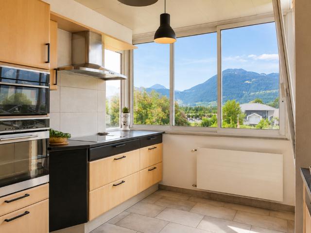 Renoviertes 3.5 Zimmer Apartment mit 90 m² – Komfort, Licht und freier Ausblick