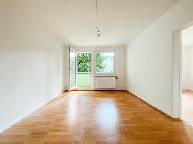 2 Warmmieten geschenkt*: Renoviertes Wohnglück mit Balkon in ruhiger Lage