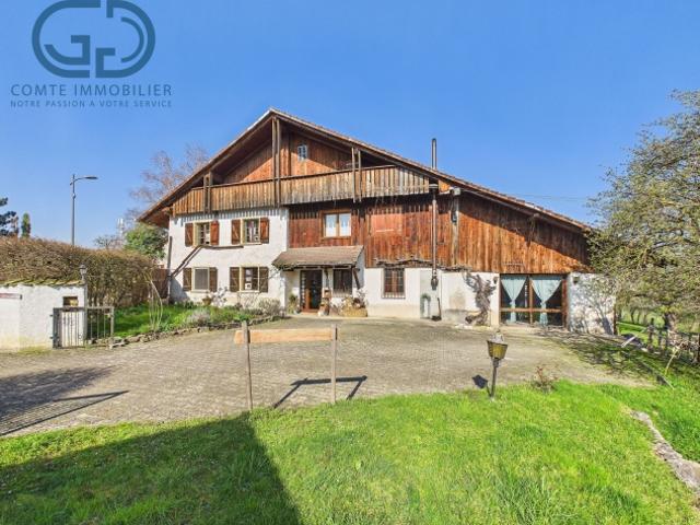 Renoviertes altes Bauernhaus mit Stall und Grundstück