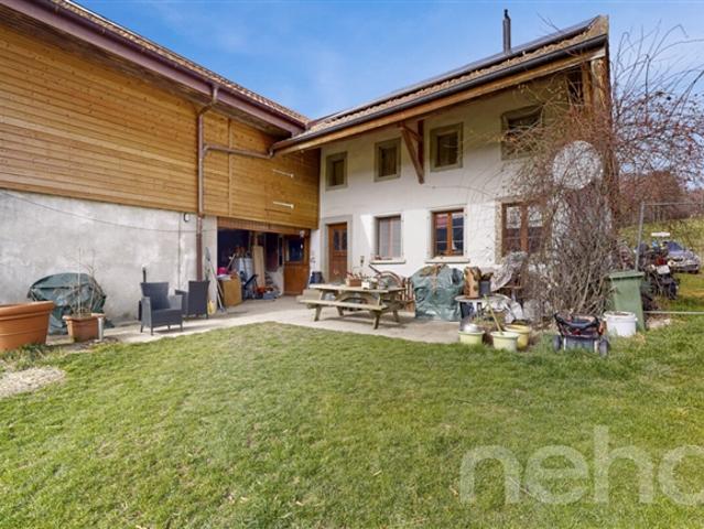 Renoviertes altes Bauernhaus Außergewöhnliche Bände und privilegierte Umgebung
