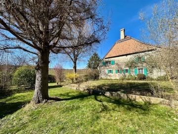 Renoviertes Bauernhaus mit Charakter und 2.900 m² Land – 15 Minuten von der Autobahn entfernt