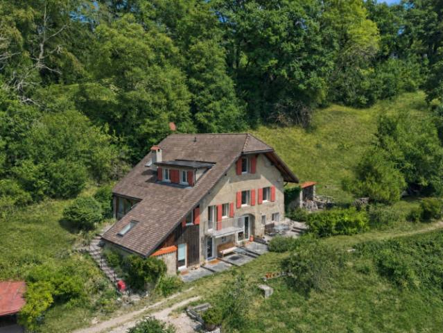 Renoviertes charaktervolles Bauernhaus zwischen Natur und See