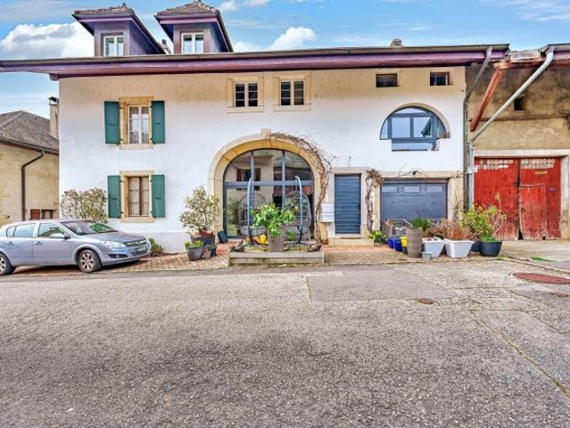 RENOVIERTES, CHARMANTES TRIPLEX MIT FREILIEGENDEN BALKEN