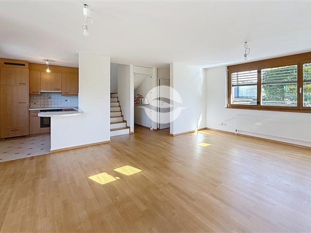 Renoviertes Duplex mit 5 Zimmern, 3 Schlafzimmern!