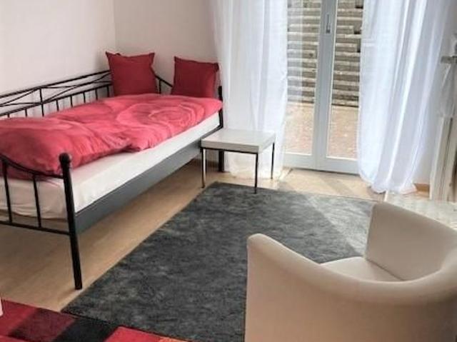 Renoviertes Einzimmerapartment in ruhiger Seitenstraße Uni Nähe