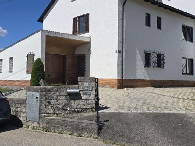 Renoviertes Einfamilienhaus in toller Lage – ideal für Familien mit großem Garten und Garage