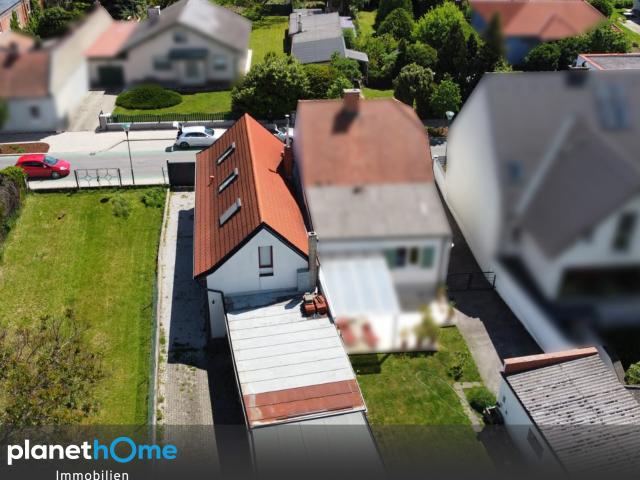 Renoviertes Einfamilienhaus mit weitläufigem Grundstück