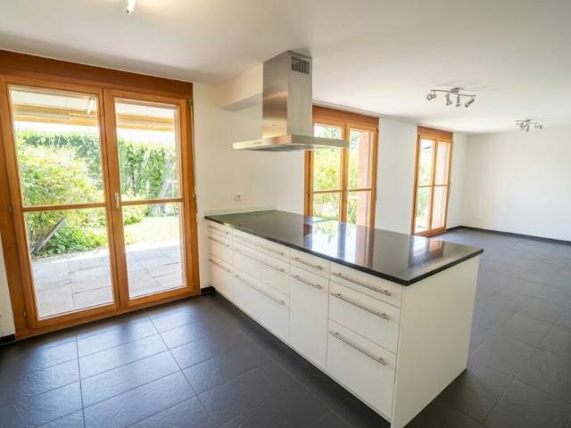 Renoviertes, familienfreundliches Einfamilienhaus mit Garten in Binningen