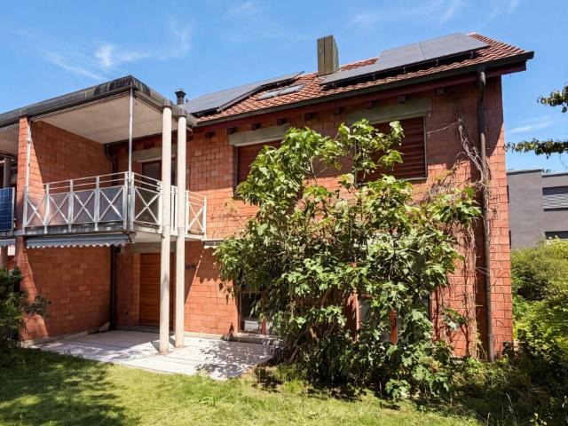 Renoviertes, familienfreundliches Einfamilienhaus mit Garten in Binningen