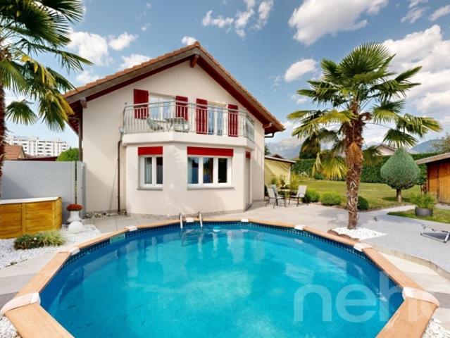 Renoviertes freistehendes Haus mit Schwimmbad und Garten in Collombey