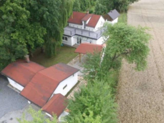 Renoviertes Haus mit Terrasse, Gästehaus und Garage ruhige Lage