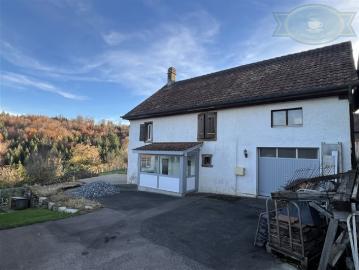 Renoviertes Haus in einer Sackgasse des Weilers Mormont