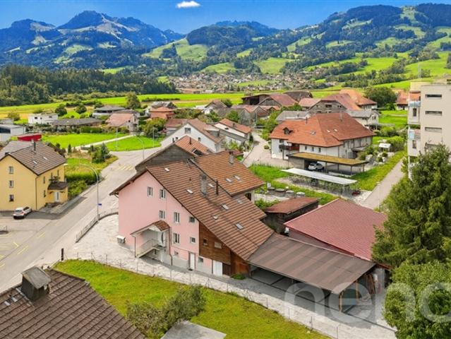 RENOVIERTES INVESTITIONSGEBÄUDE, RUHIG, IN DER NÄHE VON BULLE IN VOLLEM WACHSTUM