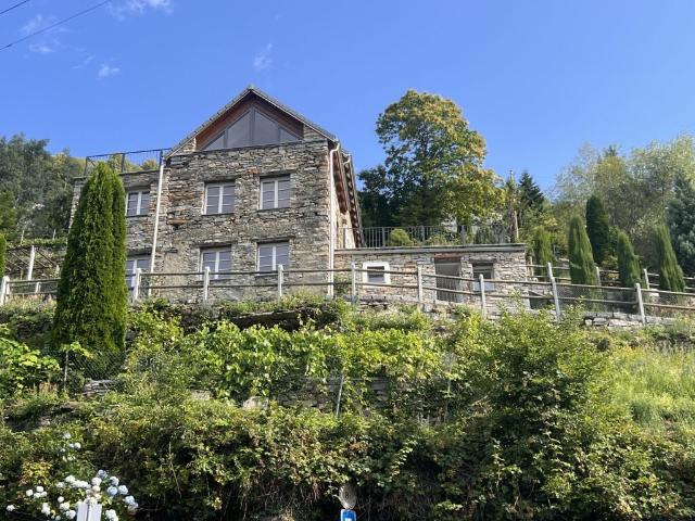 VERKAUFT ! Charmant renoviertes Steinhaus mit grossem Garten und separatem Bauland