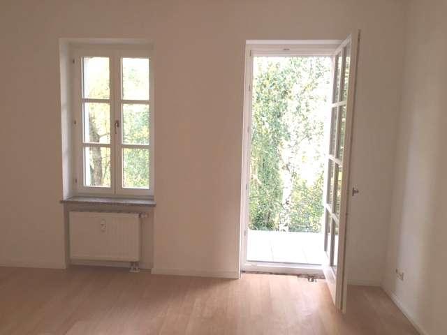 Renovierter Altbau mit Balkon & EBK, 3,5 Raum
