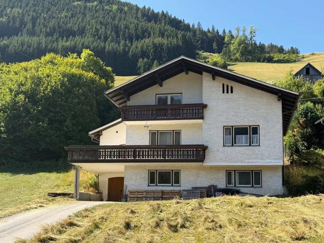 Renovierungs﻿bedürftiges Haus mit schöner Aussicht und großem Potenzial