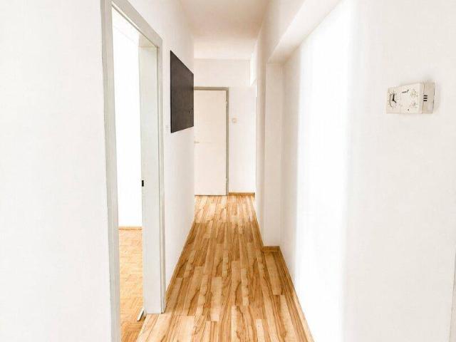 Renovierungsbedürftig & uninah: 3 Zimmer Wohnung am Innrain mit Südbalkon