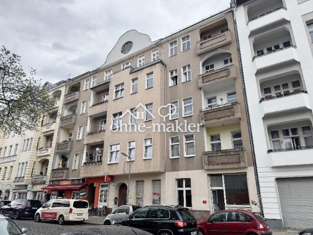 Renovierungsbedürftige Altbauwohnung mit Balkon in Schöneberger Kiezlage