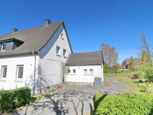 renovierungsbedürftige DHH in Siedlungslage