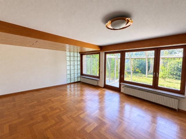 Renovierungsbedürftige DHH mit viel Platz und großem Garten in beliebter Lage von S Möhringen