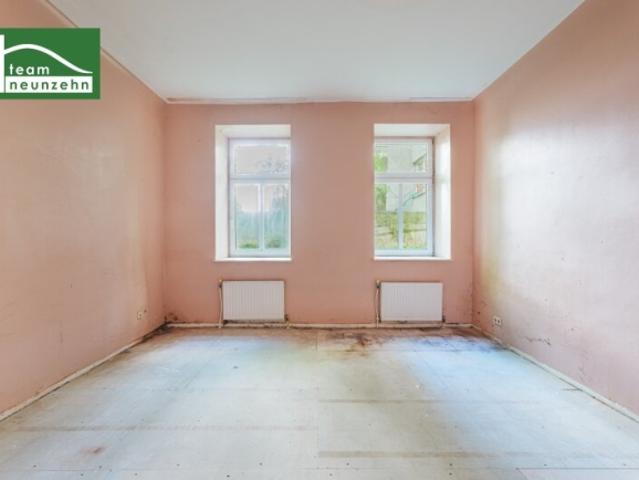 Renovierungsbedürftige Erdgeschoss Wohnung in Hofruhelage nahe U4 und U6! Grenze zum 6. und 12. Bezirk!