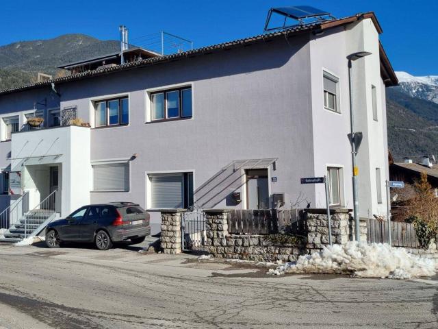 Preisreduktion! Teilsanierte, große Wohnung in Inzing zum Kaufen