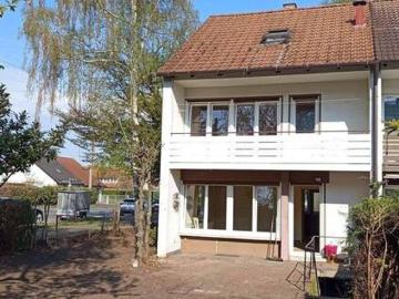 Renovierungsbedürftige REH in super Lage!