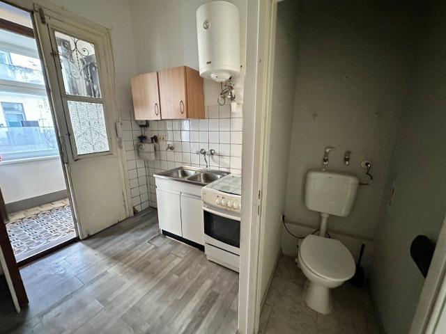 RENOVIERUNGSBEDÜRFTIGE SINGLEWOHNUNG MIT WC