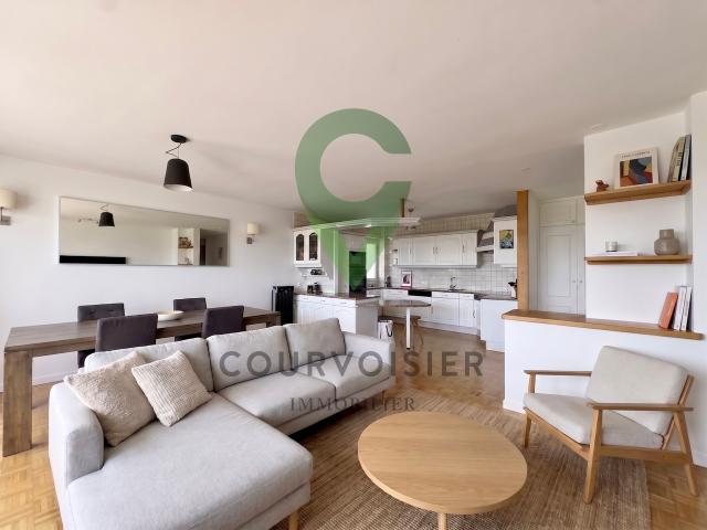 Renovierungsbedürftige Wohnung mit freiem Blick, 5 Minuten von Nyon en