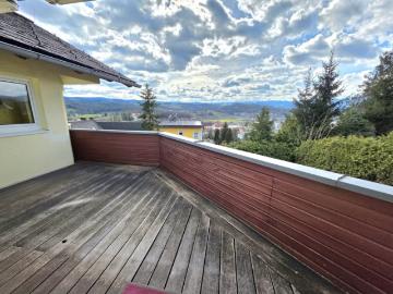 Renovierungsbedürftige Wohnung mit schöner Aussicht!