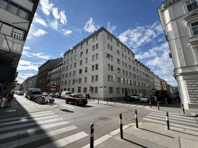 Renovierungsbedürftige Zwei Zimmer Wohnung in Margareten