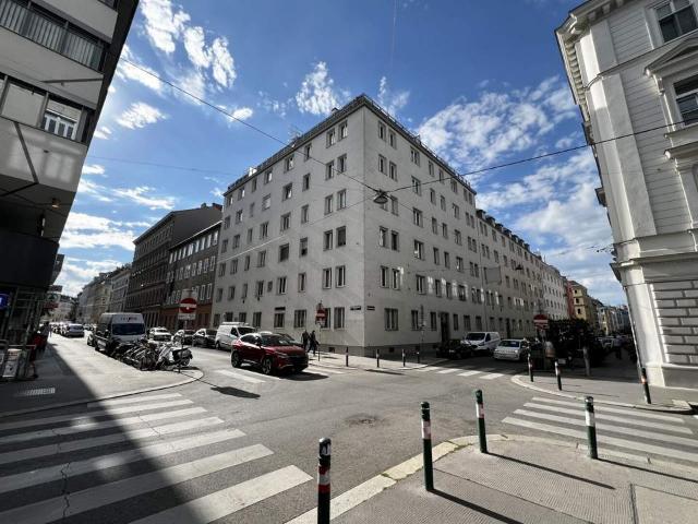 Renovierungsbedürftige Zwei Zimmer Wohnung in Margareten