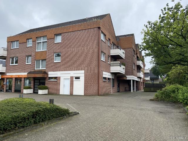 Renovierungsbedürftige Zwei Zimmer Wohnung mit Balkon in Bad Zwischenahn