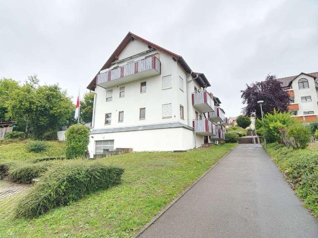 Renovierungsbedürftige 1,5 Zimmer Erdgeschoss Wohnung mit Terrasse, Tiefgarage & Einbauküche