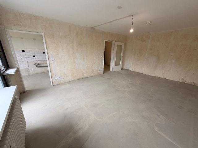Renovierungsbedürftige 1 Zimmer Wohnung mit Balkon und Grünblick!