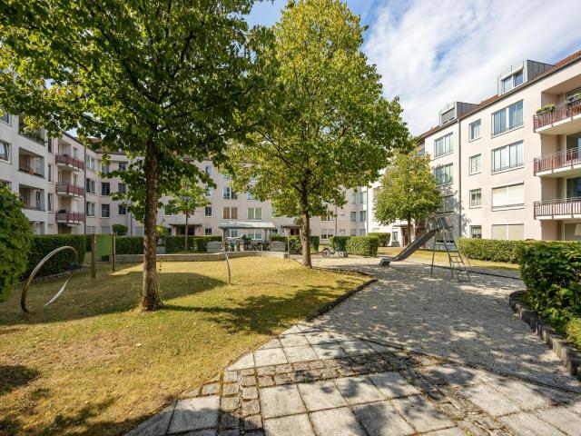 Renovierungsbedürftige 2 Zimmer Wohnung mit sonniger Süd Loggia
