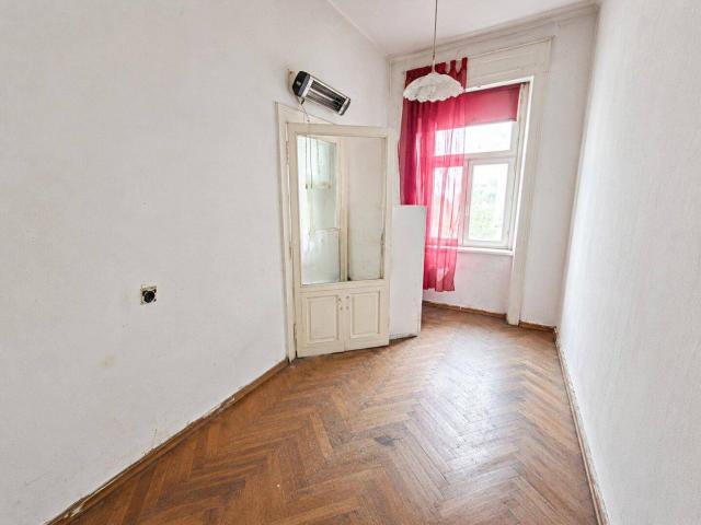 Renovierungsbedürftige 3,5 Zimmer Wohnung im 3ten. Liftstock mit bewilligtem Balkonzubau!